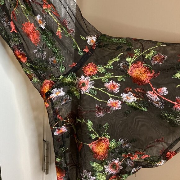 Guillaume Women's Sheer Top Blouse Size 2X Floral Embroidered Bell Sleeves Fairy - Picture 4 of 8